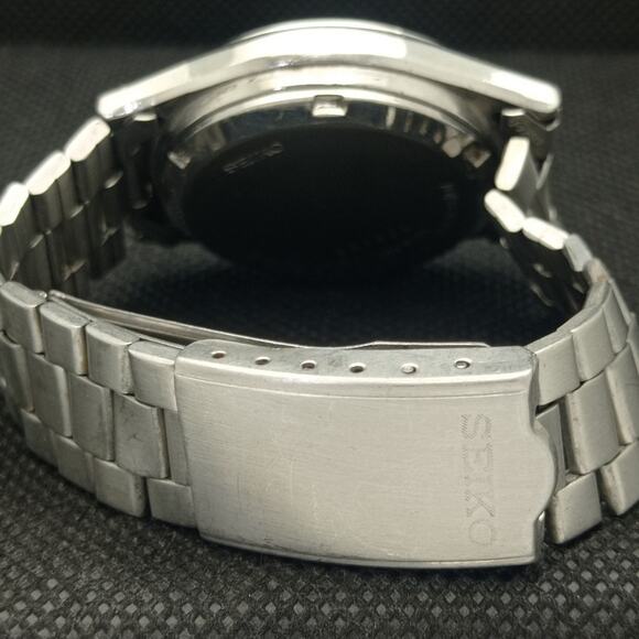 Vintage 1976 Seiko Automatic Mens Silver Watch W/daydate & Gold accents - Picture 2 of 8